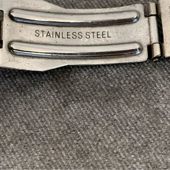 QUARTZ stainless steel round face crystal rhinestone trim watch - Picture 5 of 6